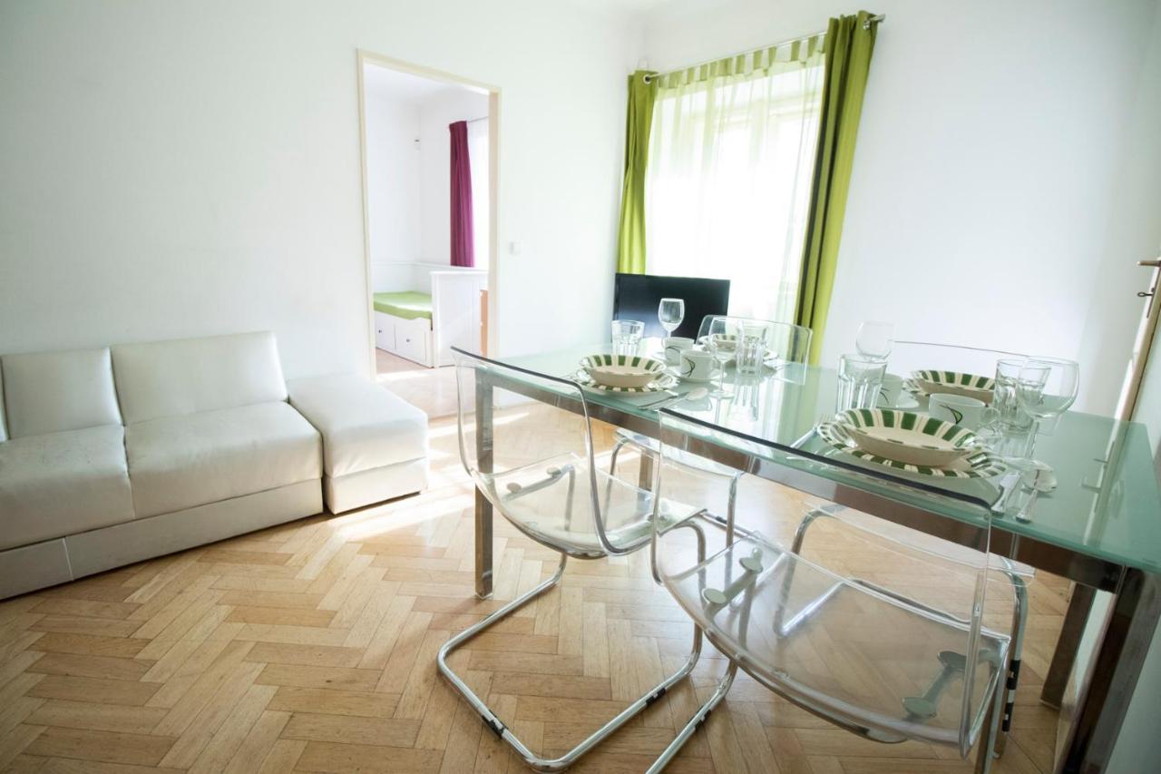 Apartments Old Town Square 27 ปราก ภายนอก รูปภาพ